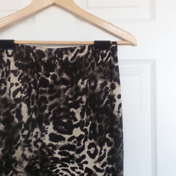 🐆 Leopard Print Maxi Skirt with Slits - Picture 2 of 2